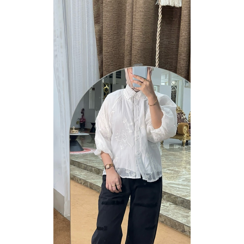 kemeja putih wanita//kemeja brokat wanita//kemeja renda lengan panjang tangan balon
