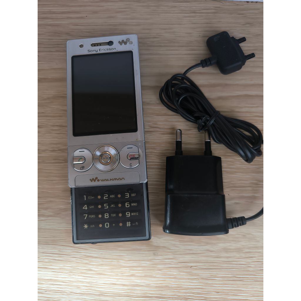 Sony  Ericsson W705 / Walkman Second