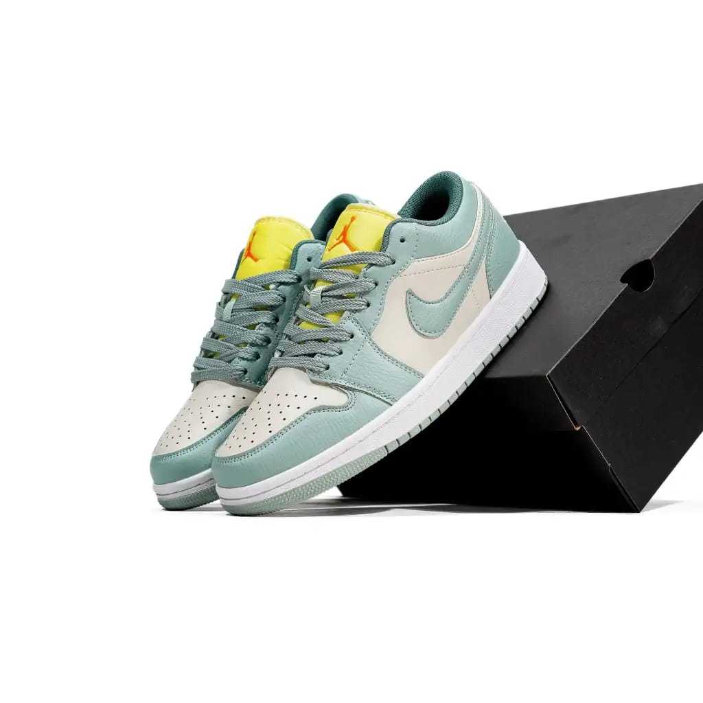 Air Jordan 1 Low Paris Tropical Green