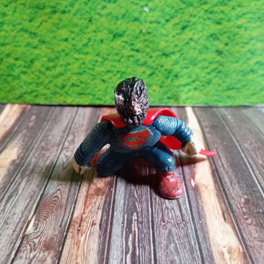 Mainan Koleksi Unik - Mini Figure Superman Venom