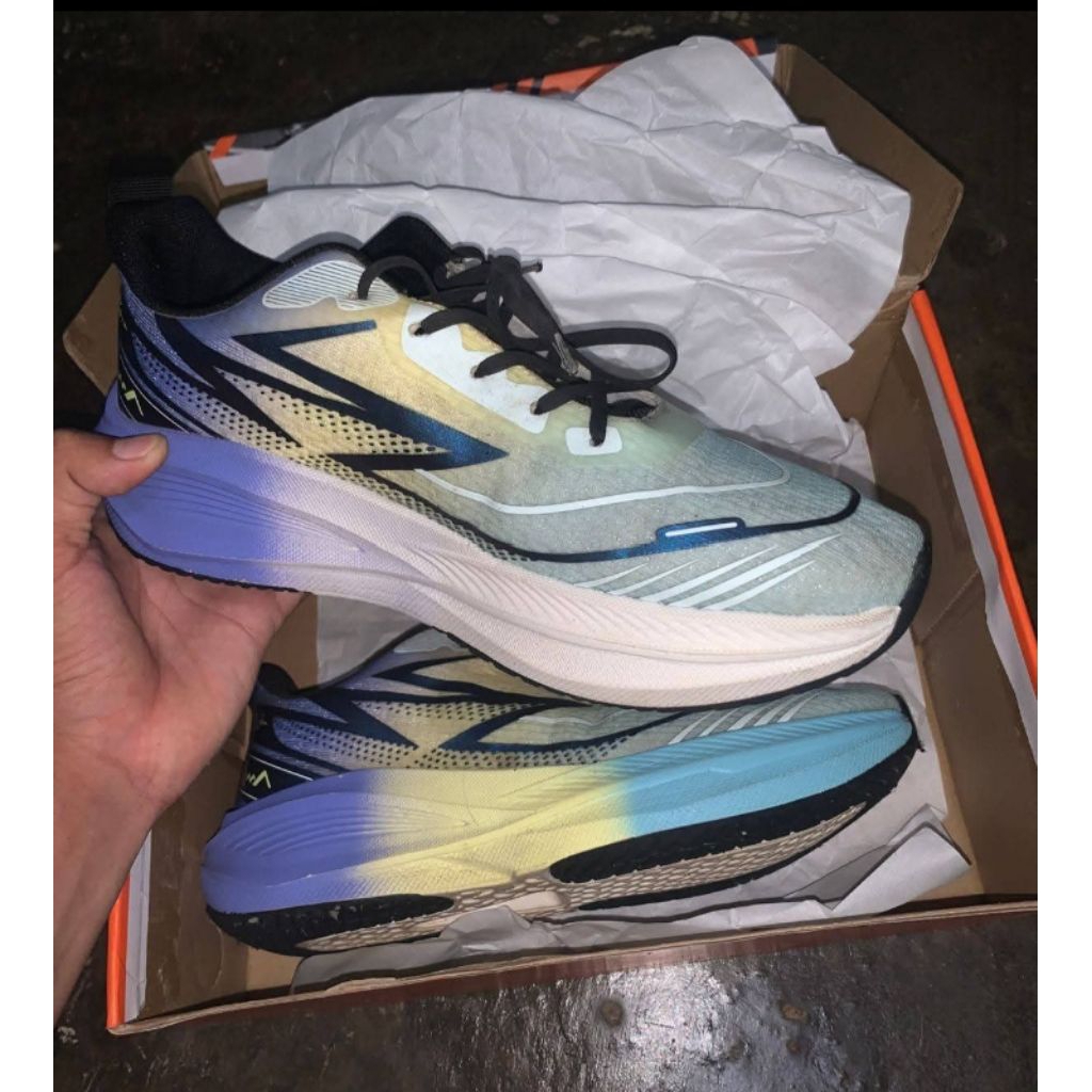 sepatu running candino