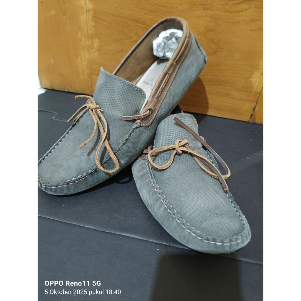 sepatu prelove slipon democrata size 43