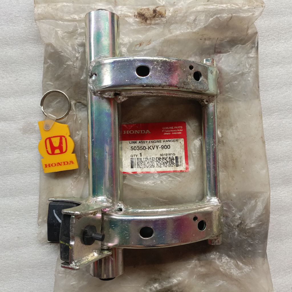 LINK ASSY ENGINE HANGER GANTUNGAN DUDUKAN MESIN HONDA BEAT SCOOPY KARBU ORIGINAL