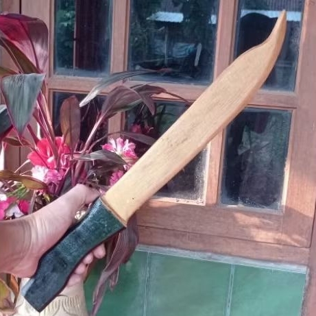 mandau kayu - mainan mandau - mainan anak - mandau peraga - mandau koleksi - mandau kayu mainan -sen