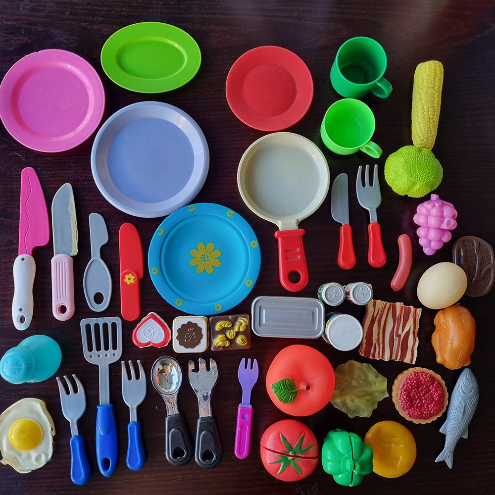 PRELOVED MAINAN ANAK ALAT MAKAN 43 PIECES