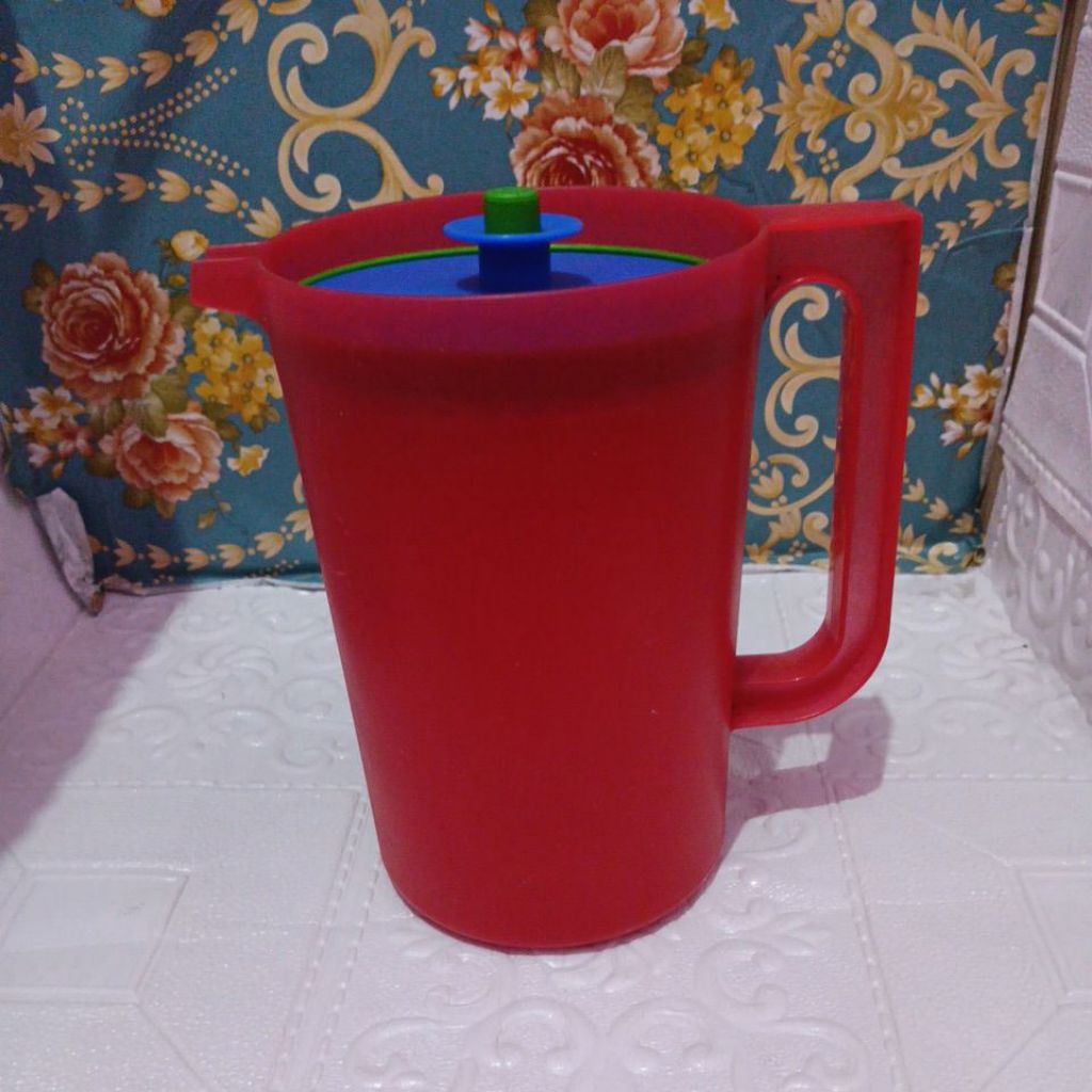 TEKO/JUG 2 LITER TUPPERWARE SECOND