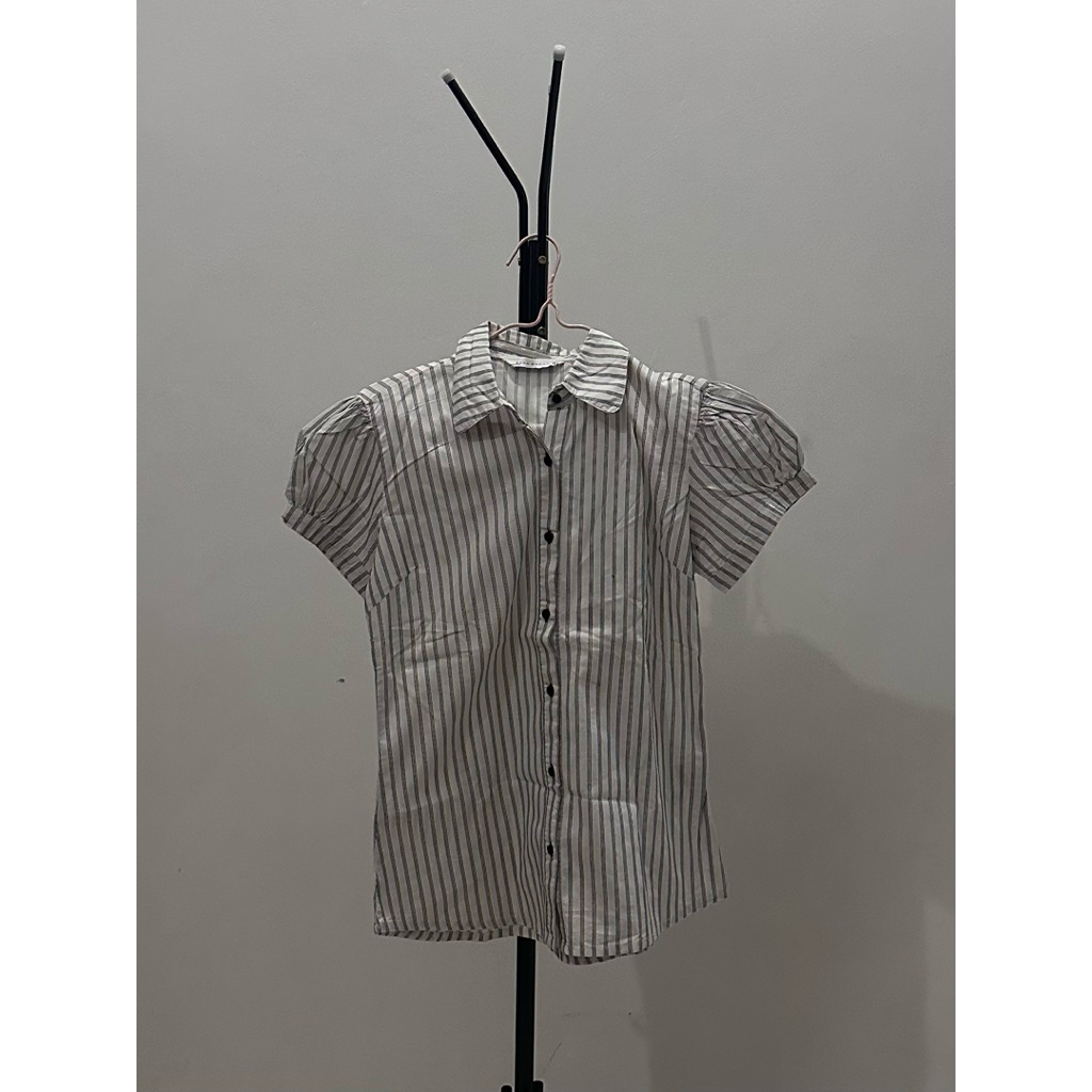 [Preloved] Kemeja Blouse Stripes Salur Zara Woman