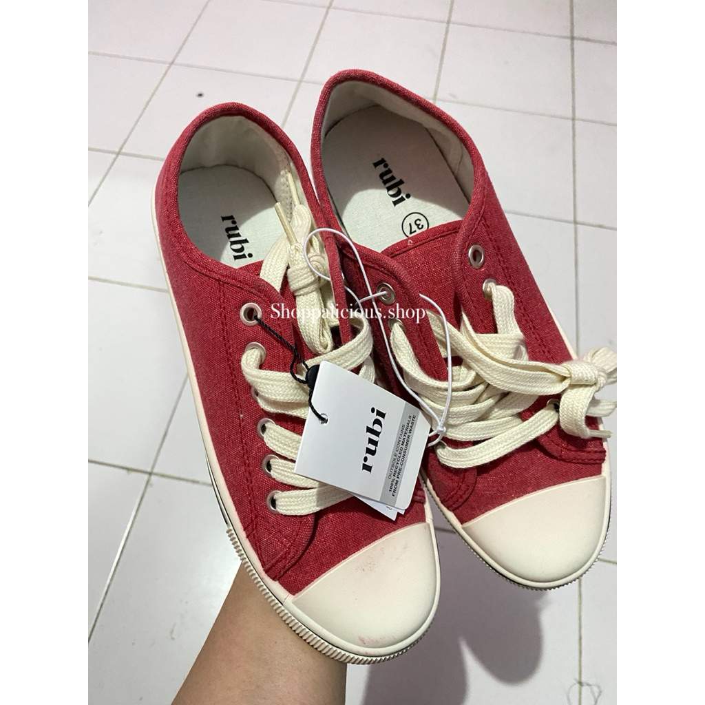 SEPATU MERAH RUBI SIZE 37 HARLOW LACE UP PLIMSOLL RUBI