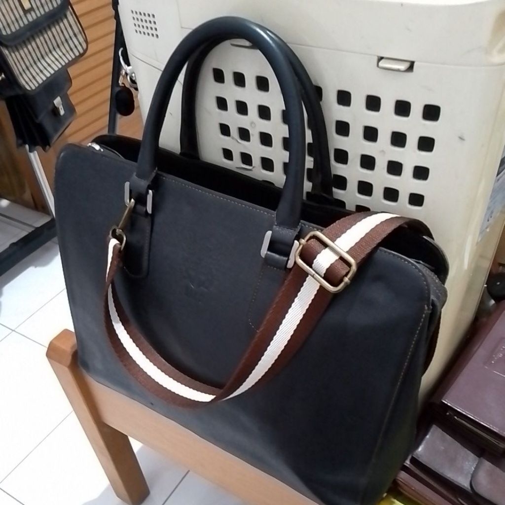 Tas Kantor Kulit Asli Brand DAKS...