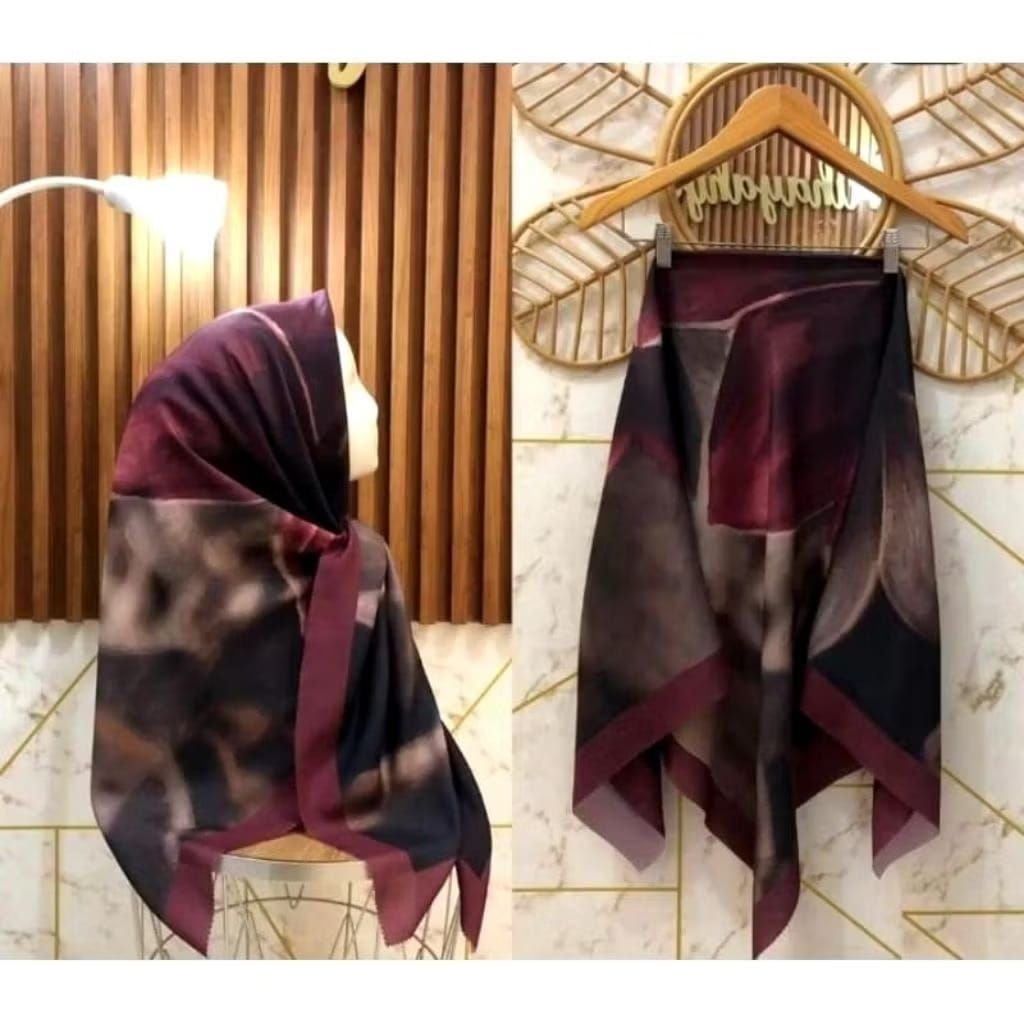 HIJAB SEGIEMPAT VOAL MOTIF ABSTRAK BUNGA MAROON BURGUNDY