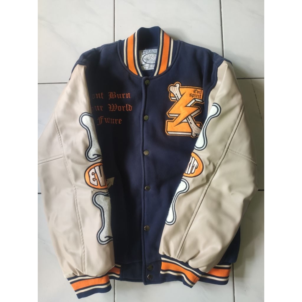 Jaket Varsity Ovil Spirit bekas