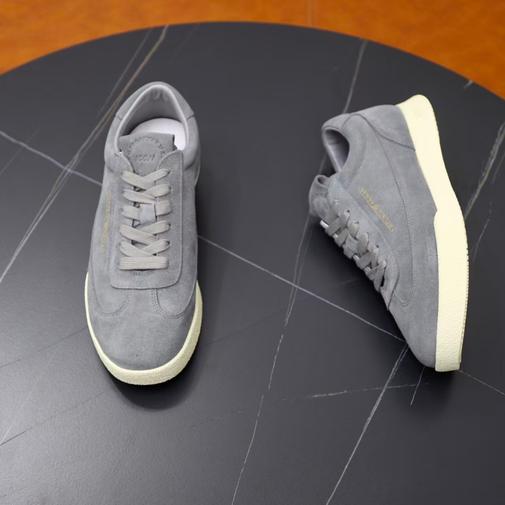 Armani's new casual men's shoes, cowhide sports shoes, comfortable flat running shoes