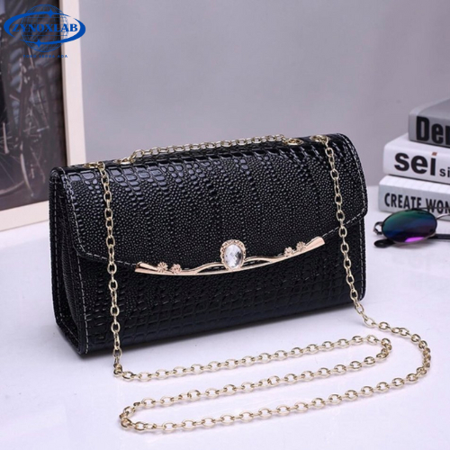 Tas Selempang Wanita Cantik / Tas Hitam Pesta Rantai Gold