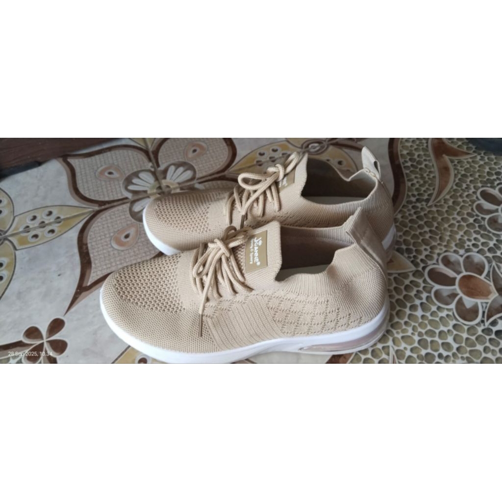 Preloved Sepatu Joanne Sporty & Luxury