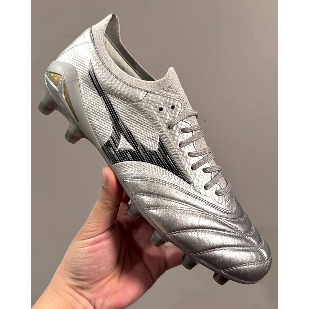 Sepatu Bola Mizuno Beta 4 Silver
