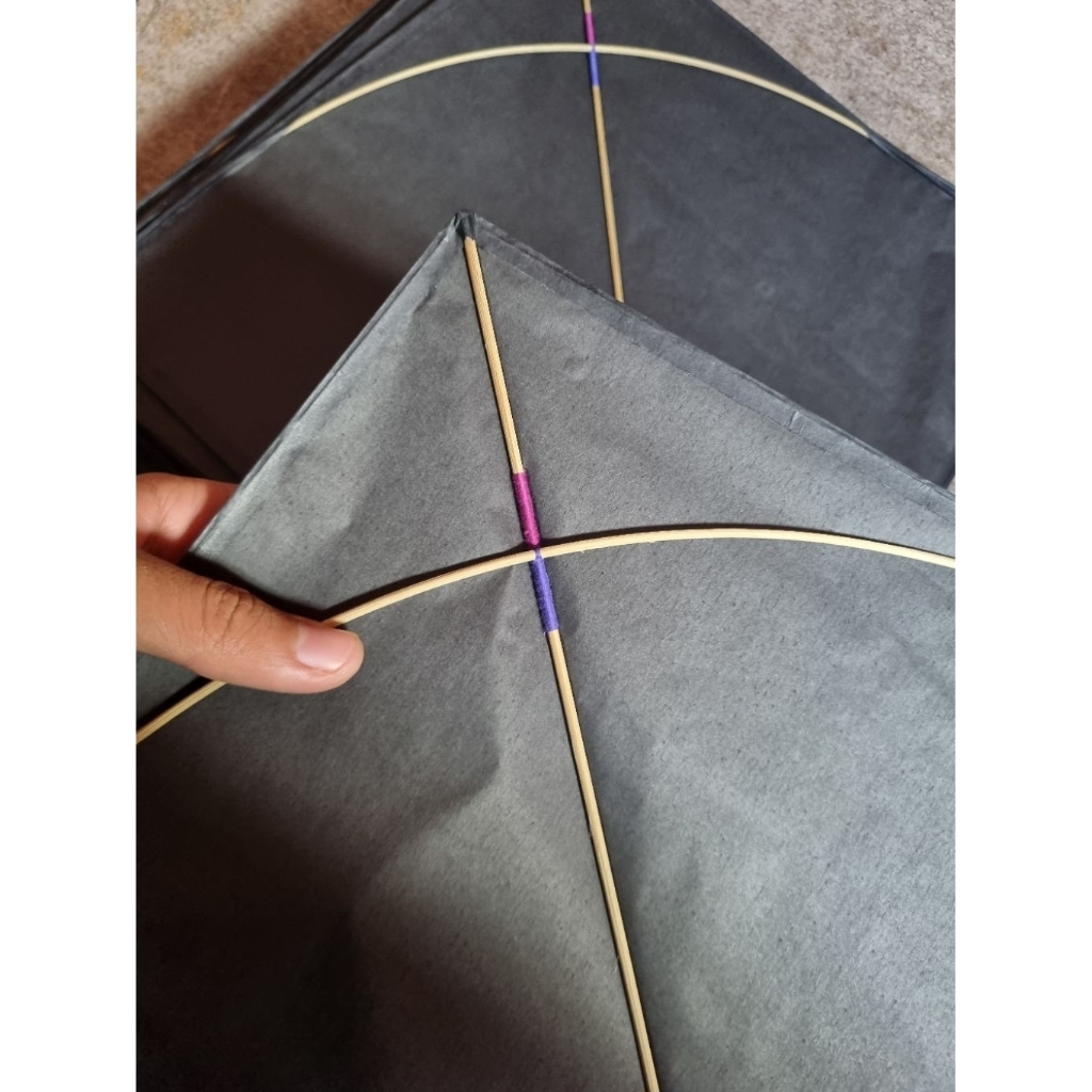 LAYANGAN SUKHOI ISI 18 PCS KERTAS TISU 18 GSM HITAM POLOS DOUBLE LILITAN 2 WARNA FULL BAMBU TYPE 55-