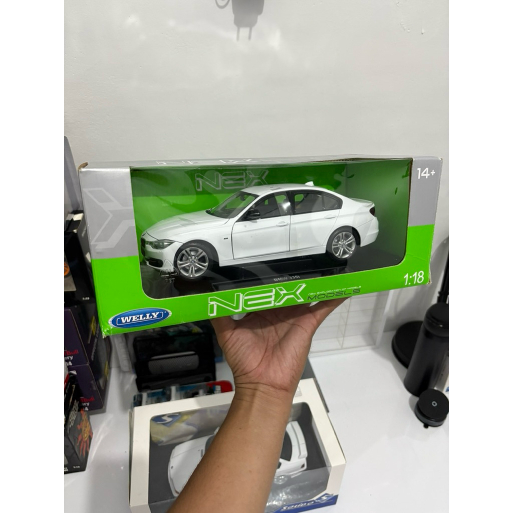 Welly Diecast 1:18 BMW 335i F30 Brand New