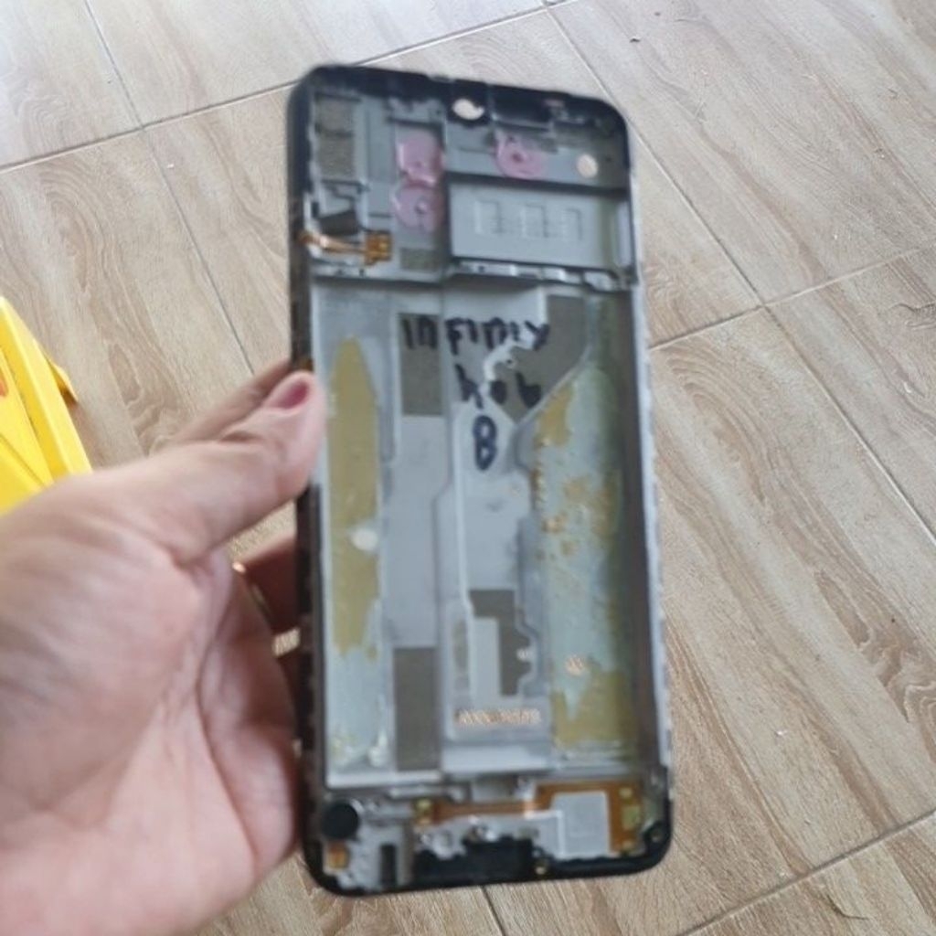 tatakan lcd infinix hot 8 ori copotan