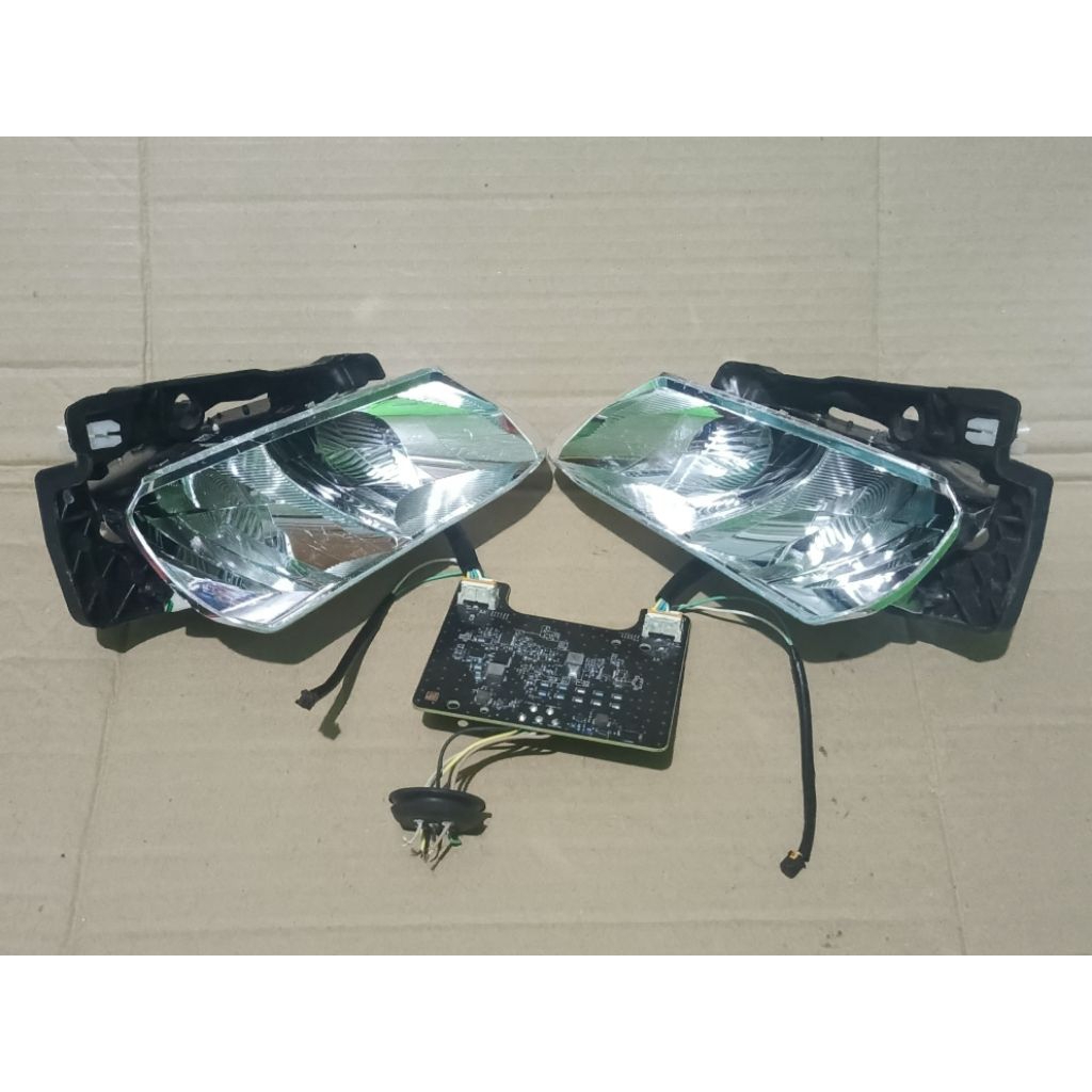 Reflektor + Pcb Vcb lampu depan Nmax new connected