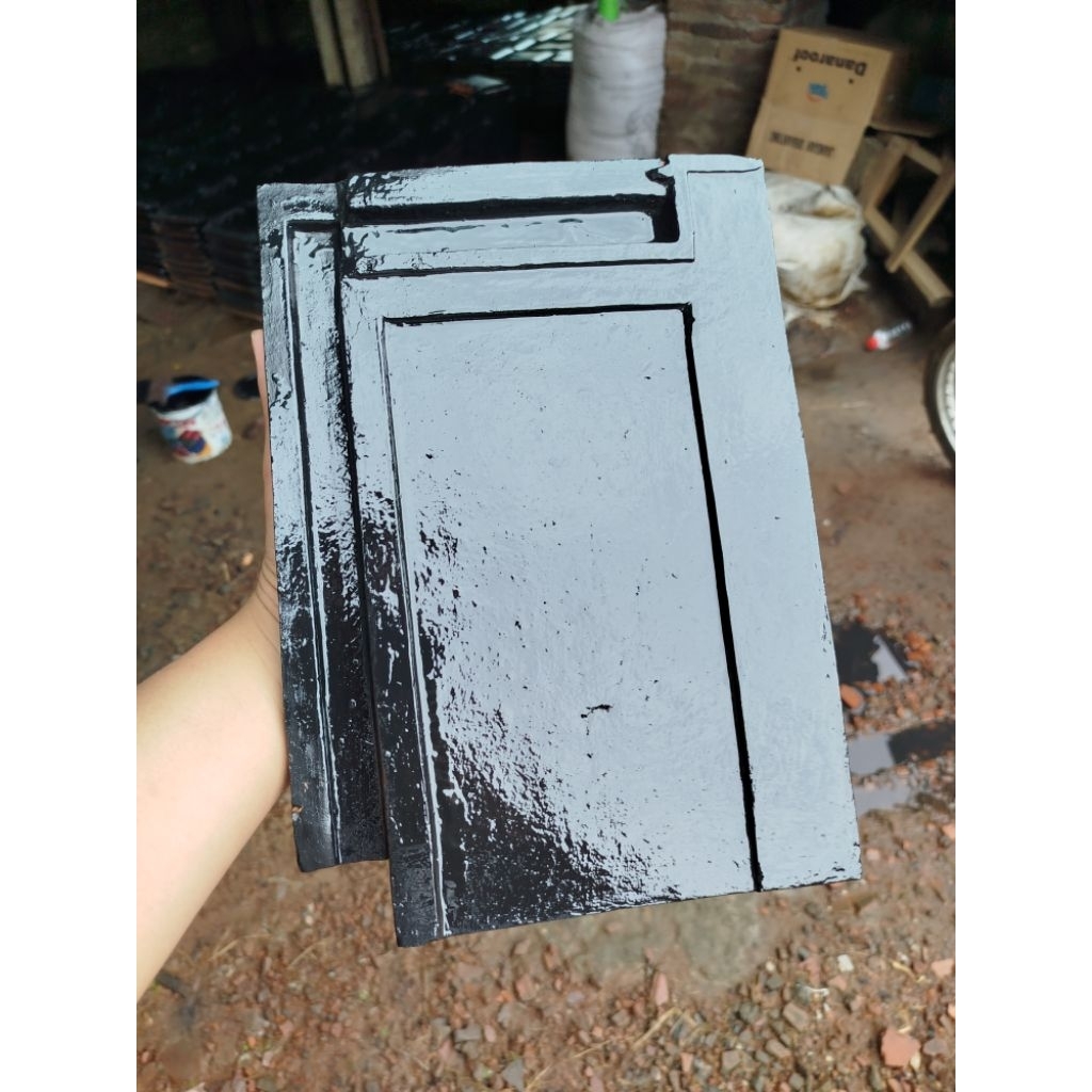 Genteng Flat Tanah liat Minimalis Cat Pernis Warna Hitam
