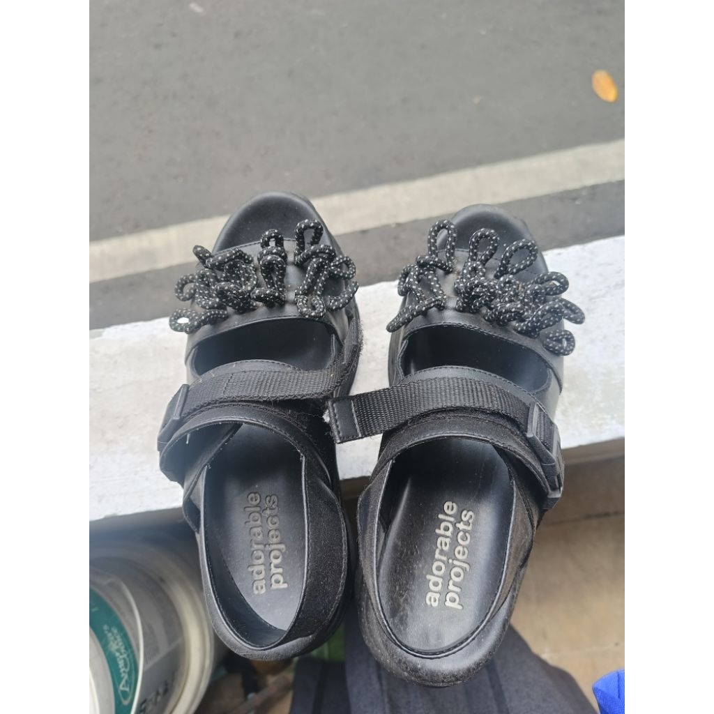 Sepatu Sendal Adorable Project