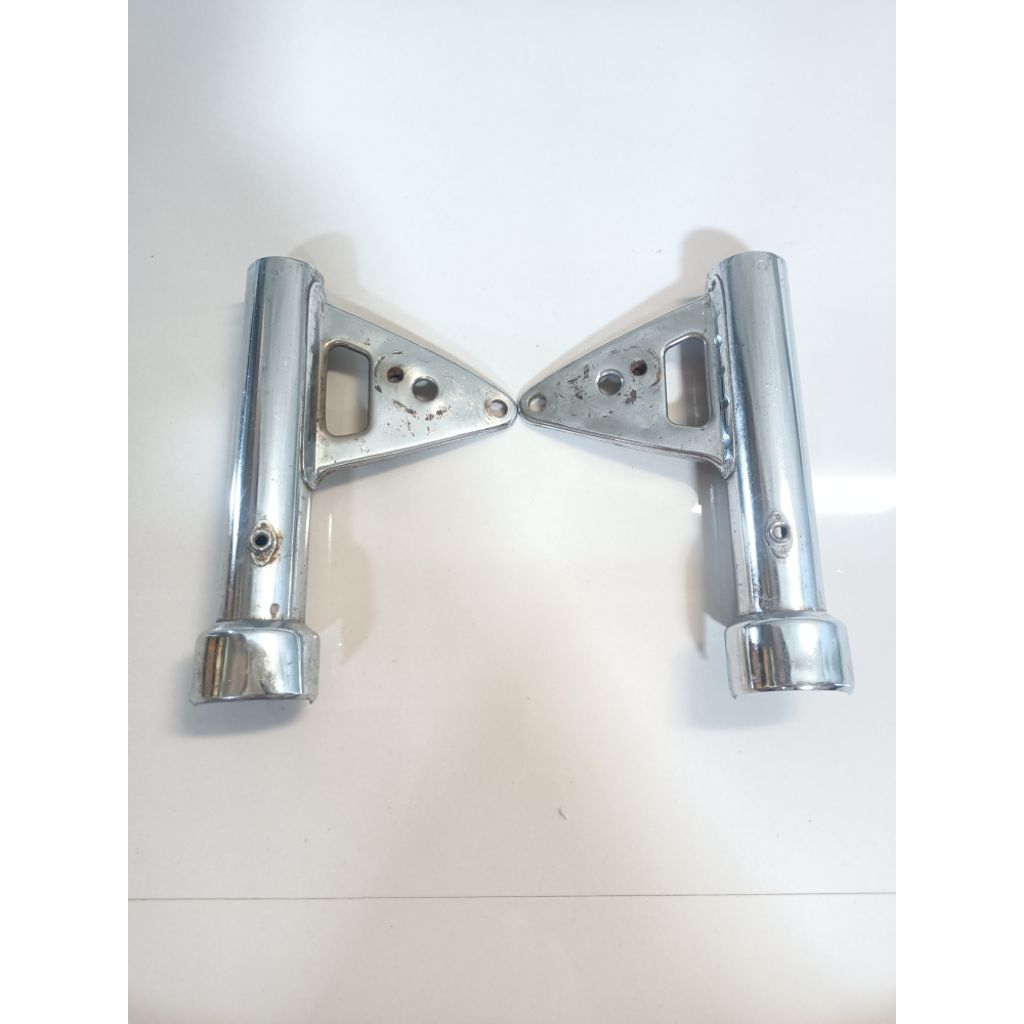 kupingan/pangkon lampu gl 100 gl 125 original tahun tua/pangkon lampu gl 125 original tahun 79 plati