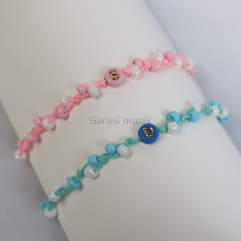 Gelang Couple Custom Huruf Inisial Pasangan / Sahabat – Handmade Tali Warna Pastel Lucu Unisex