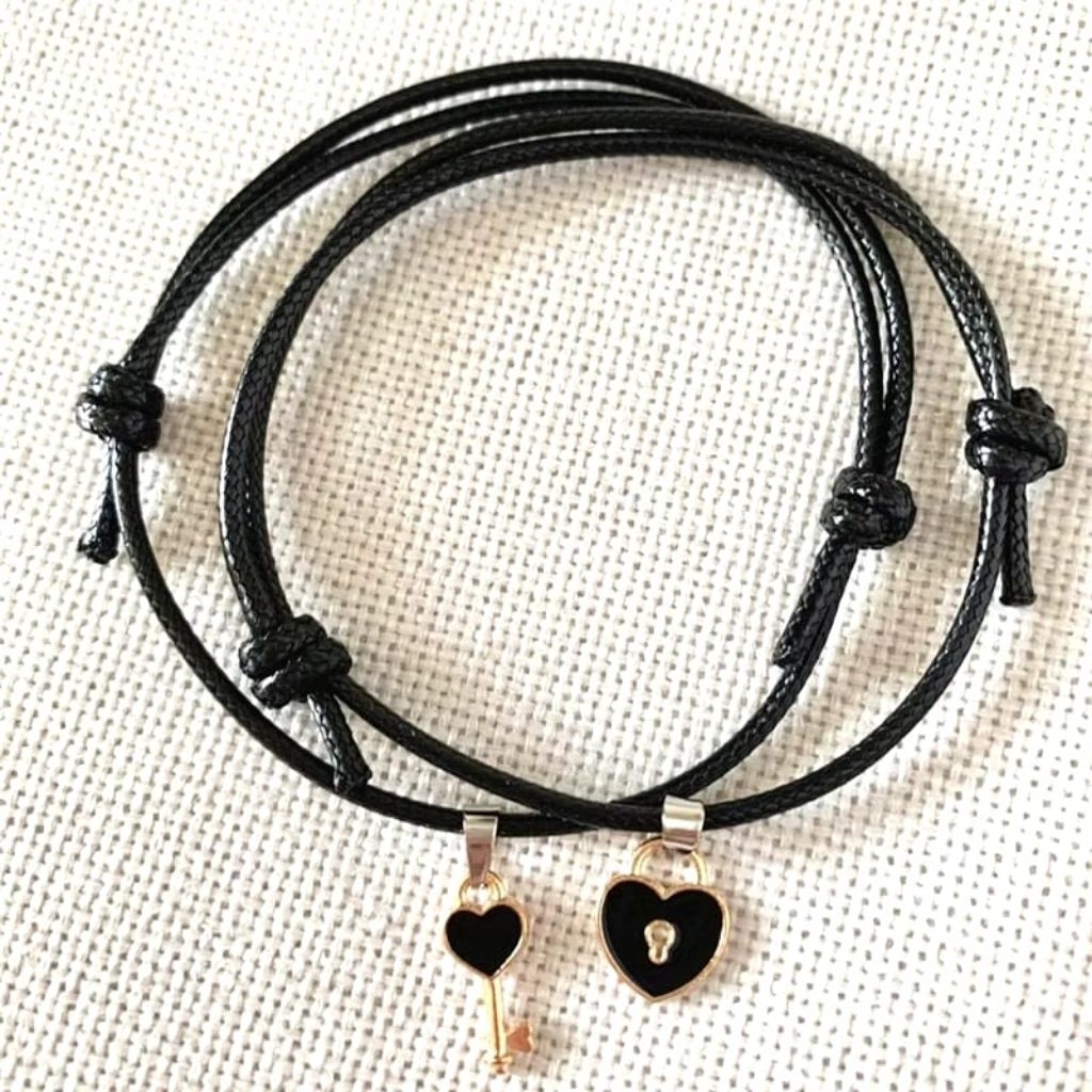 Gelang Couple Best Seller Bentuk Love dan Kunci dengan Motif Kunci dan Hati untuk Pasangan