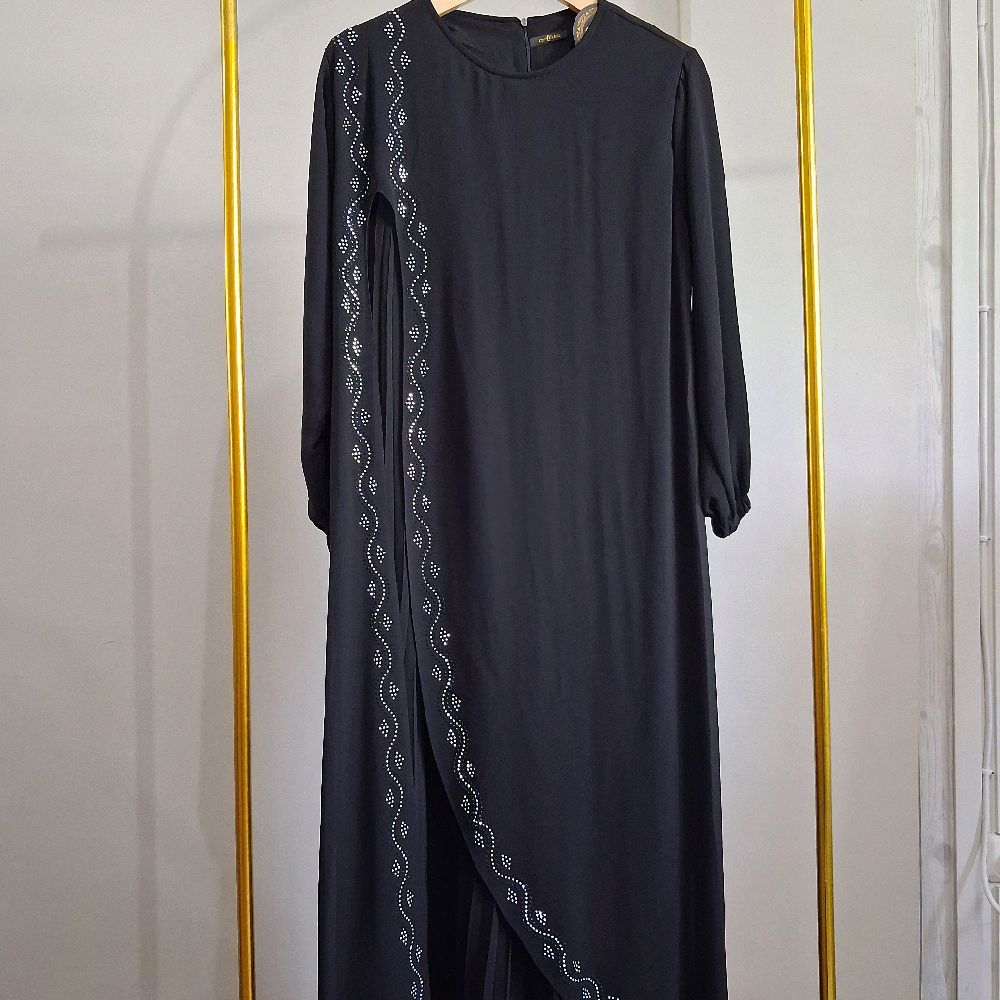 Gamis Hitam Cerutty Abaya Hitam Lengan Kerut Muslim Wanita Jubah Syari Basic Dress Arab Putih