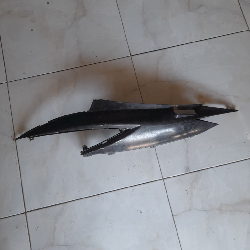 COVER BODY BELAKANG BAGIAN KIRI SAJA KYMCO FREE LX , KONDISI BEKAS ORIGINAL