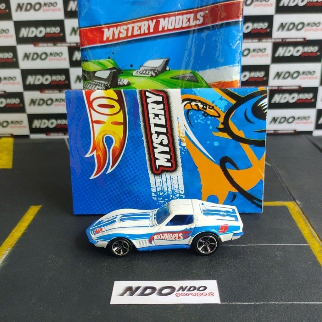 Hot Wheels '69 Corvette White Race New Loose - 2012 Mystery Models