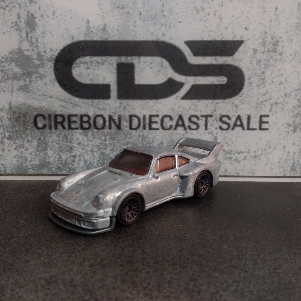 Hot Wheels Porsche 934.5 Loose Open Rivet Removed Paint