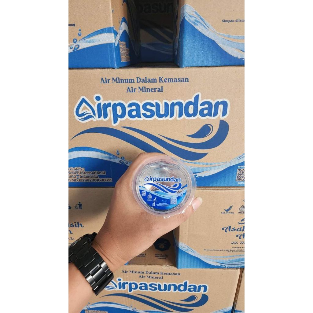 Air mineral gelas 200 ml merek Air Pasundan