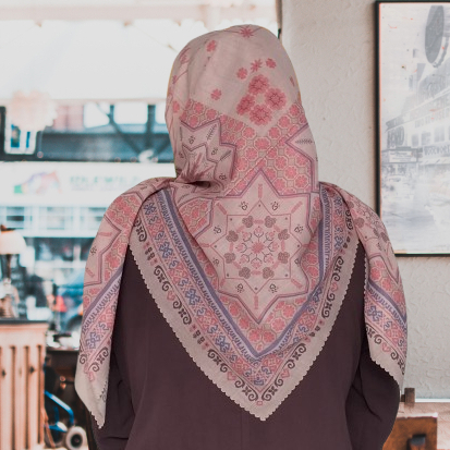 Kerudung Merah Bata Jilbab Warna Merah Bata Segi Empat Hijab Merah Bata Motif