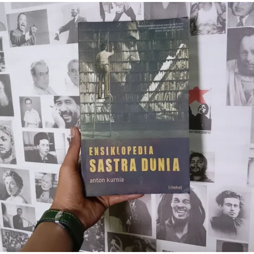 Anton Kurnia Ensiklopedia Sastra Dunia | Catatan-catatan dari Buenos Aires | Majnun | Dari Penjara M