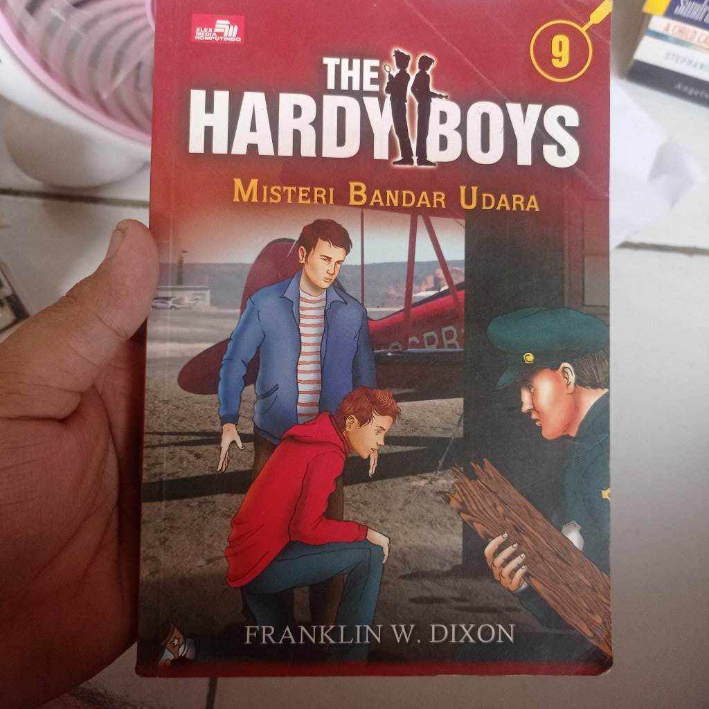 [Preloved] The Hardy Boys #9 Misteri Bandar Udara  Franklin W. Dixon