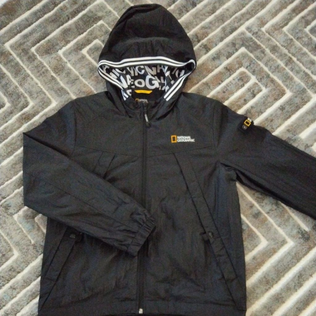 national geographic jaket windbrwaker waterfrop,patch lepas pasang,,mulus sepeti baru,like new