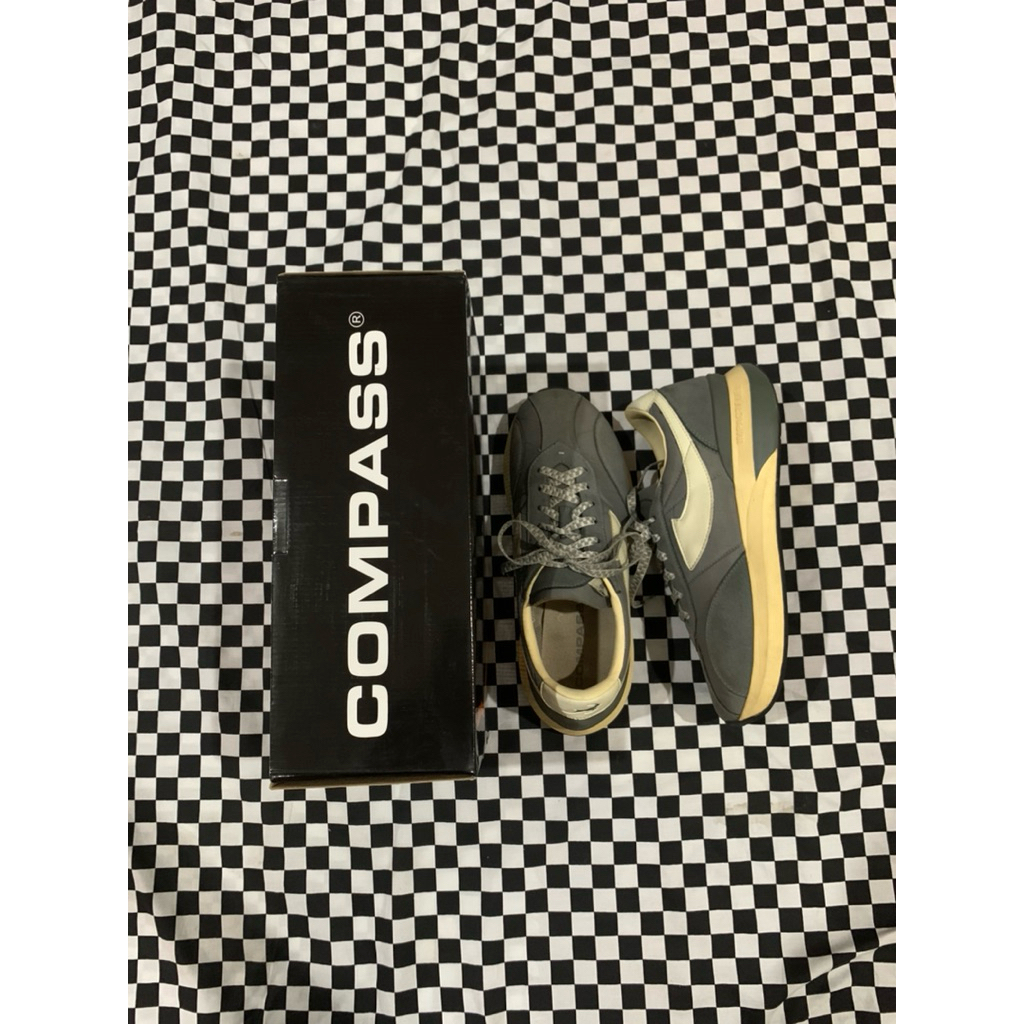 Compass Velocity Grey Second