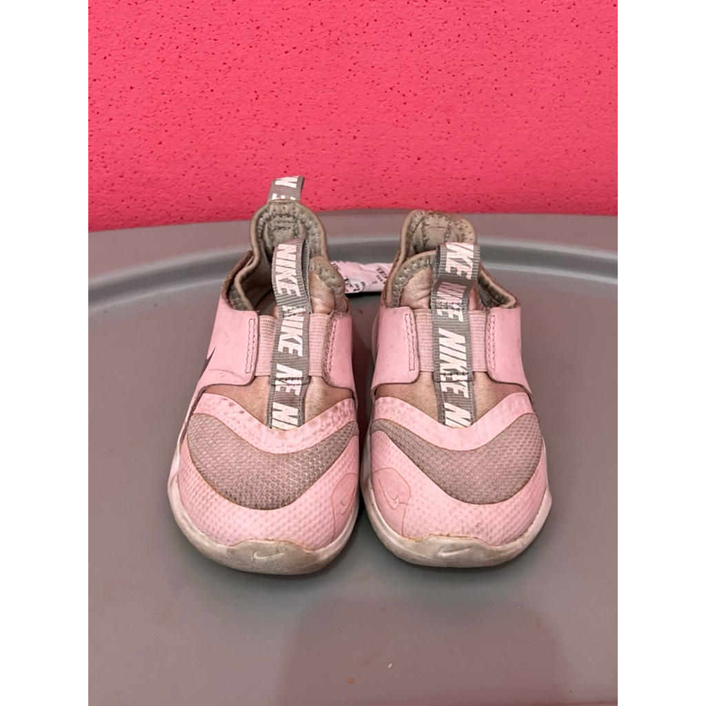 PRELOVED NIKE SEPATU ANAK PEREMPUAN SIZE 25