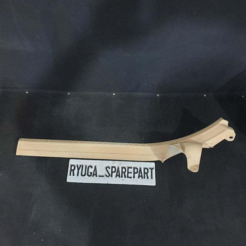 Door sill plate belakang kanan beige original BMW E38 8150162
