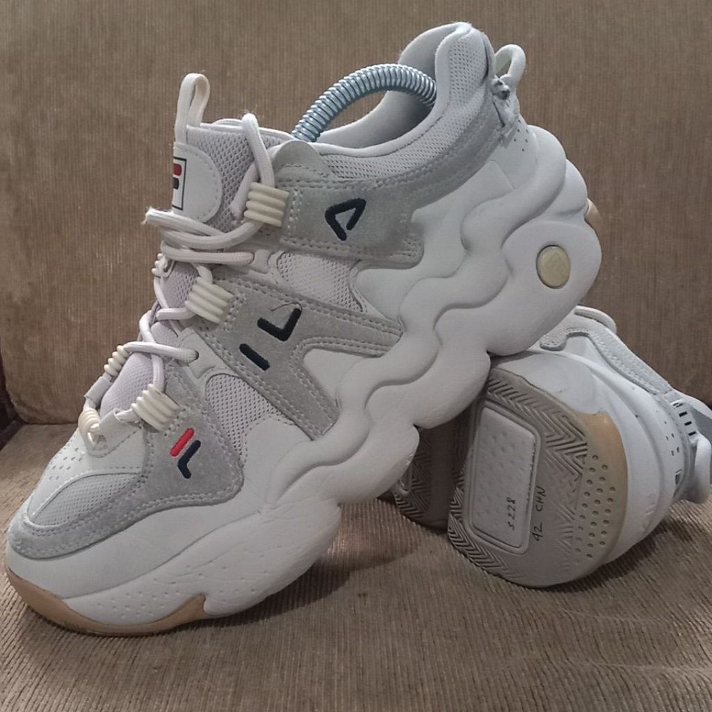 S228 sepatu42C BrandFila Preloved