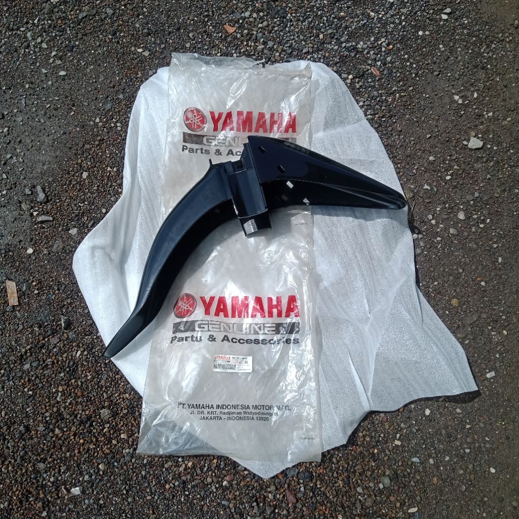 Selebor depan spakbor depan yamaha f1zr fizr FRONT FENDER (F1ZR YAMAHA BLACK) 4US-F1511-00-33 Origin