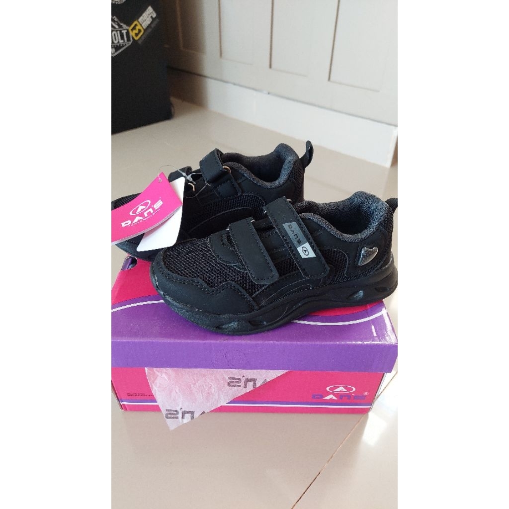 Sepatu Dans