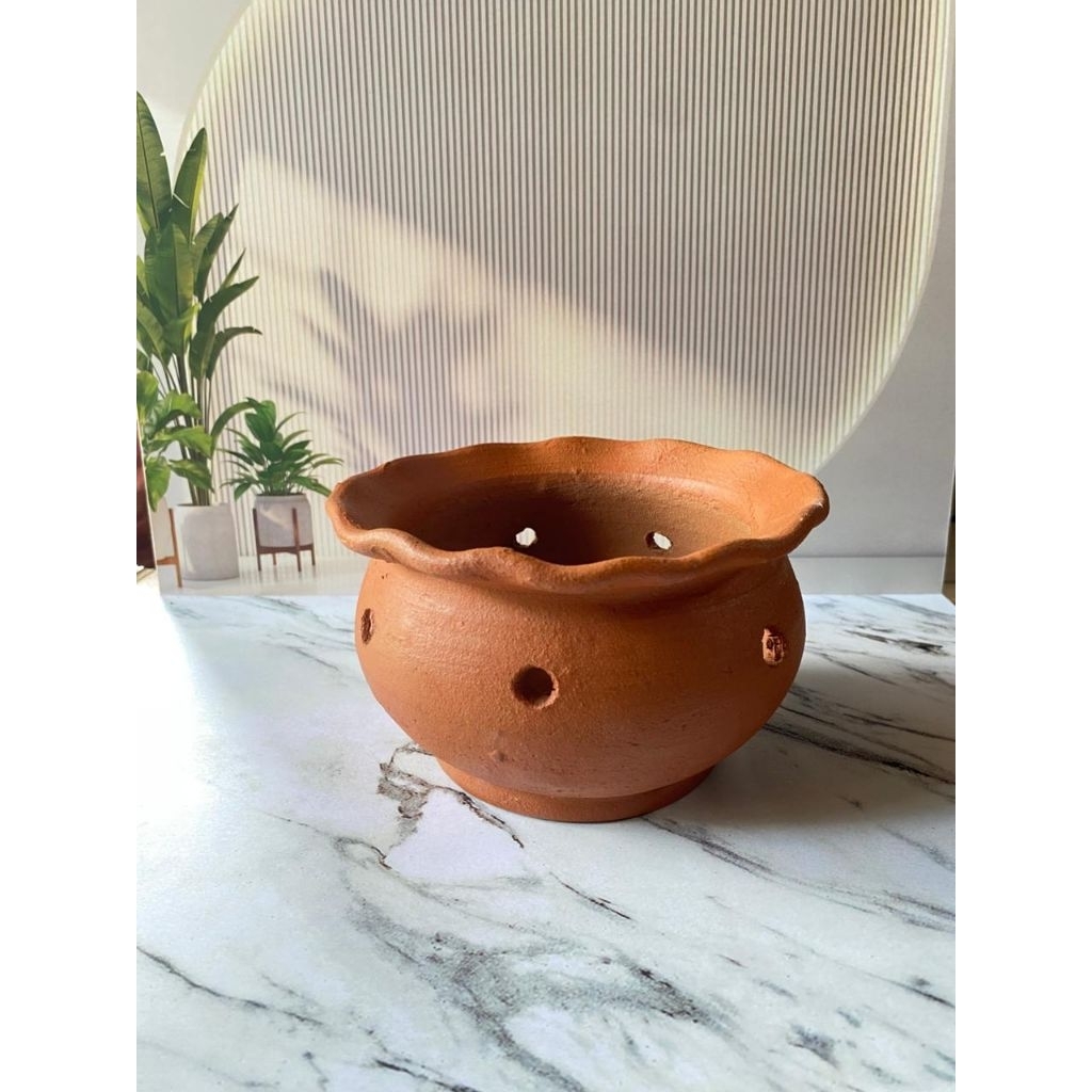 [GERABAH] POT ANGGREK MOTIF BUNGA BERLUBANG DARI TANAH LIAT ALAMI MURAH