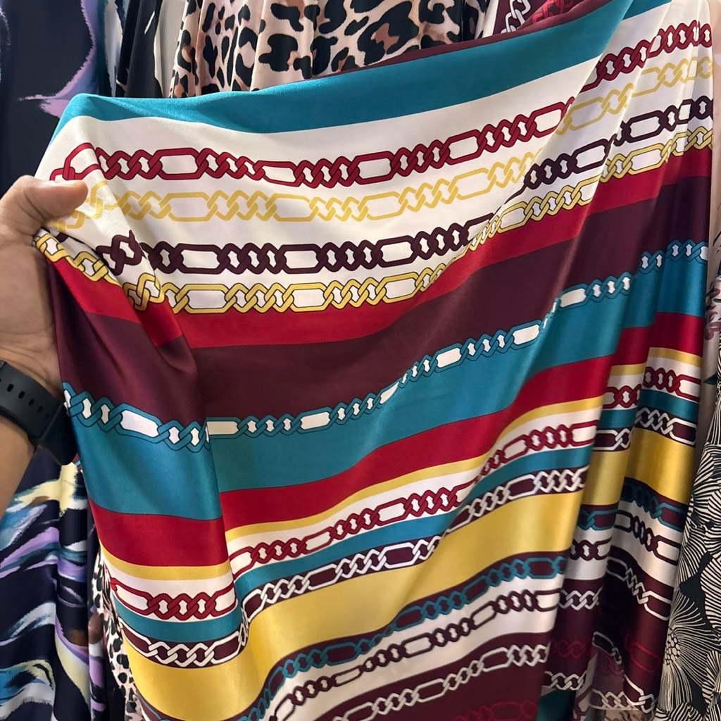 Kain Satin Motif Rantai – Bahan Halus, Licin & Berkilau, Cocok untuk Dress, Gamis, Blouse, dan Outfi