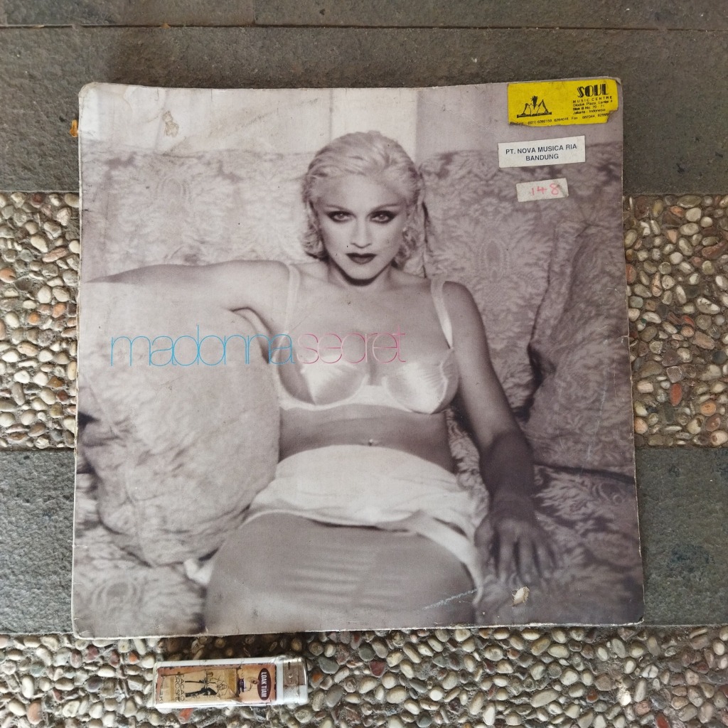 Vintage Original Vinyl Piringan Hitam PH Modonna Secret