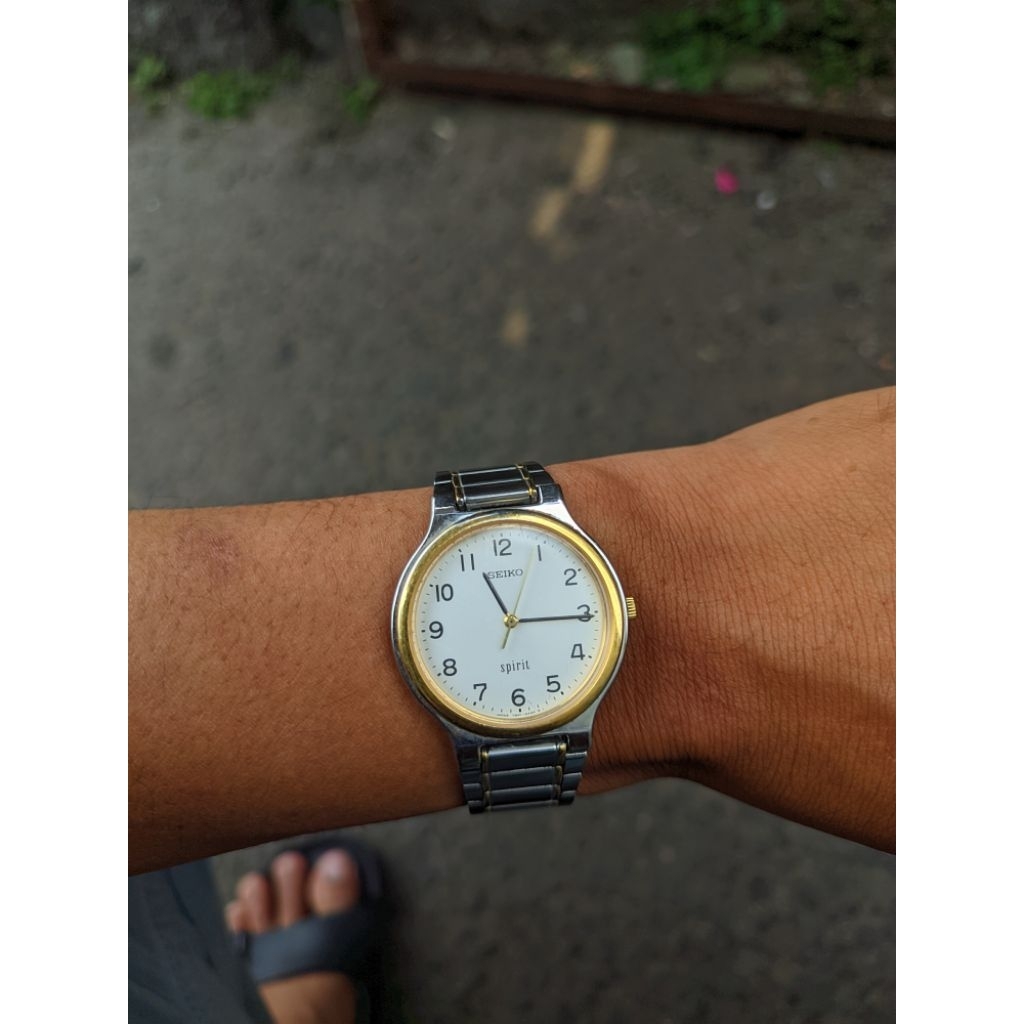 jam Seiko spirit quartz