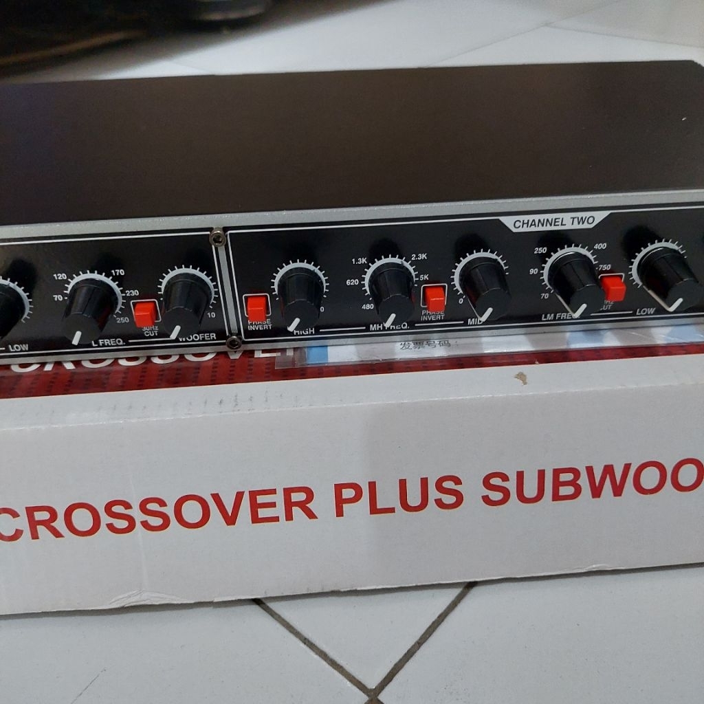 crossover aktif 4 way plus subwoofer 224XL 4way stereo crossover plus subwoofer