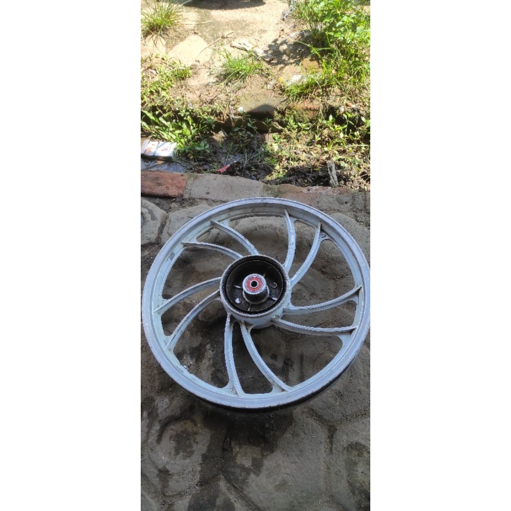 velg yamaha model cefiro ring 17 belakang aja