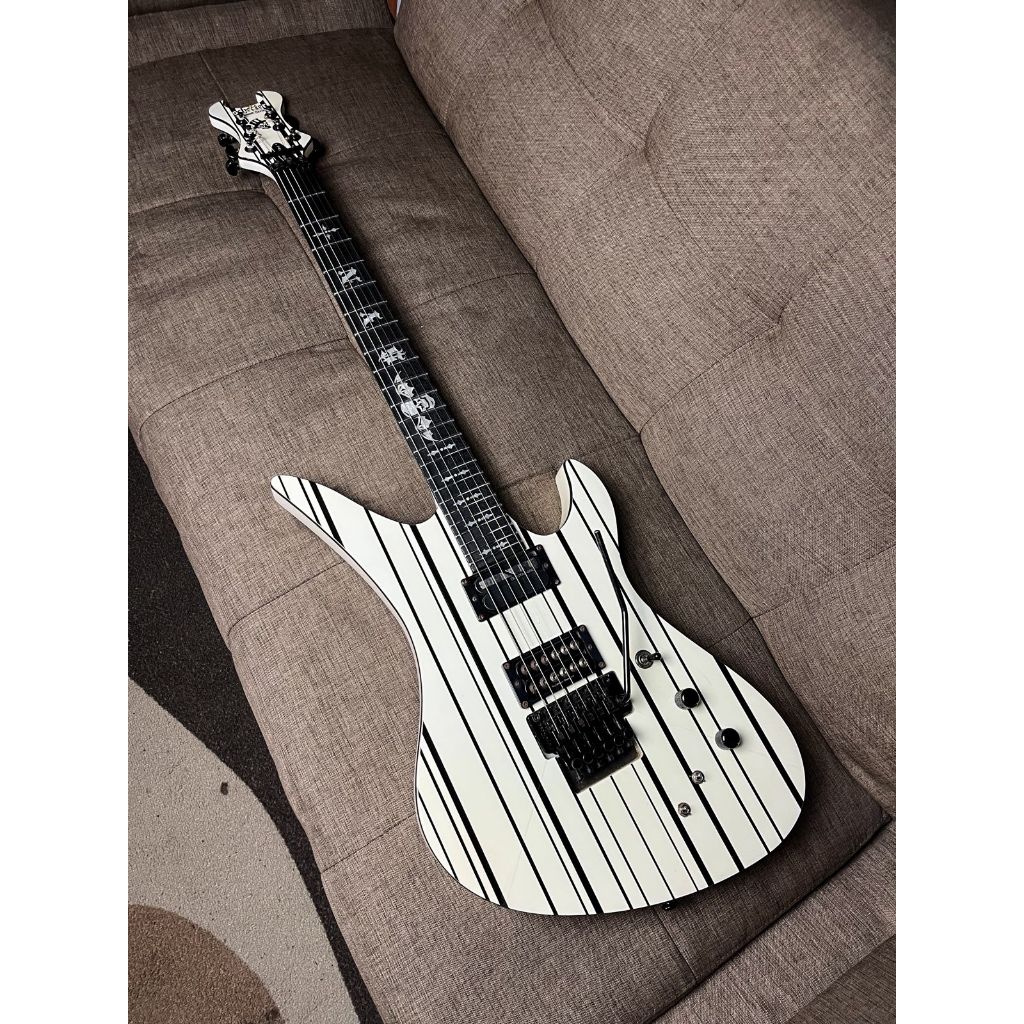 Schecter Diamond Series Synyster Gates Custom-S Sustainiac pickup